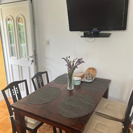 Apartmani Anna Vir Buitenkant foto