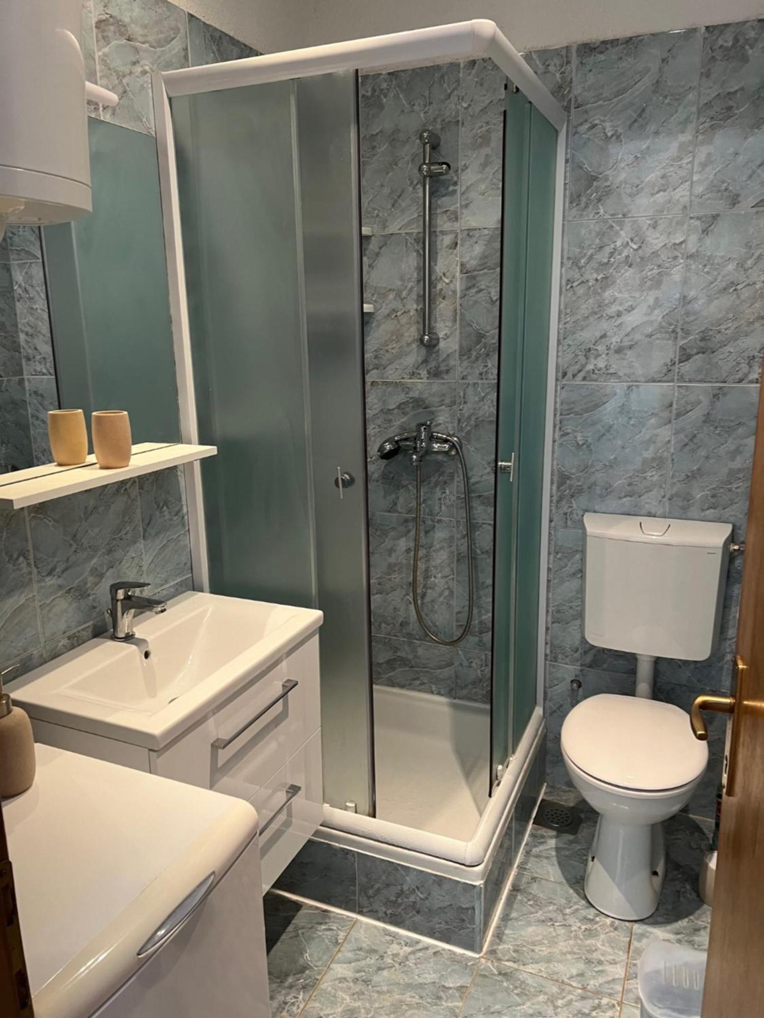 Apartmani Anna Vir Buitenkant foto