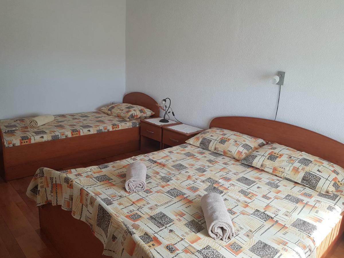 Apartmani Anna Vir Buitenkant foto